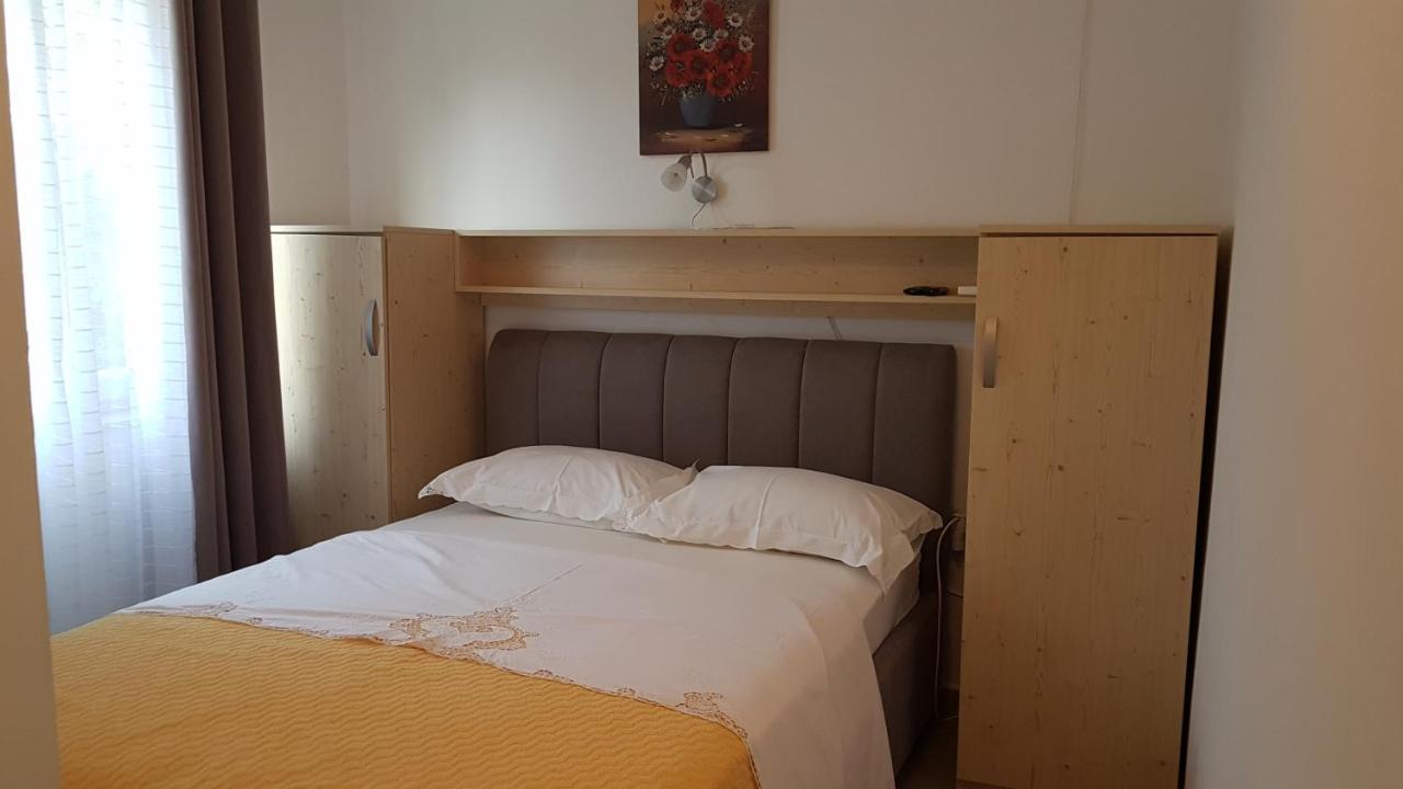 Apartmani Ljerka マリンスカ エクステリア 写真